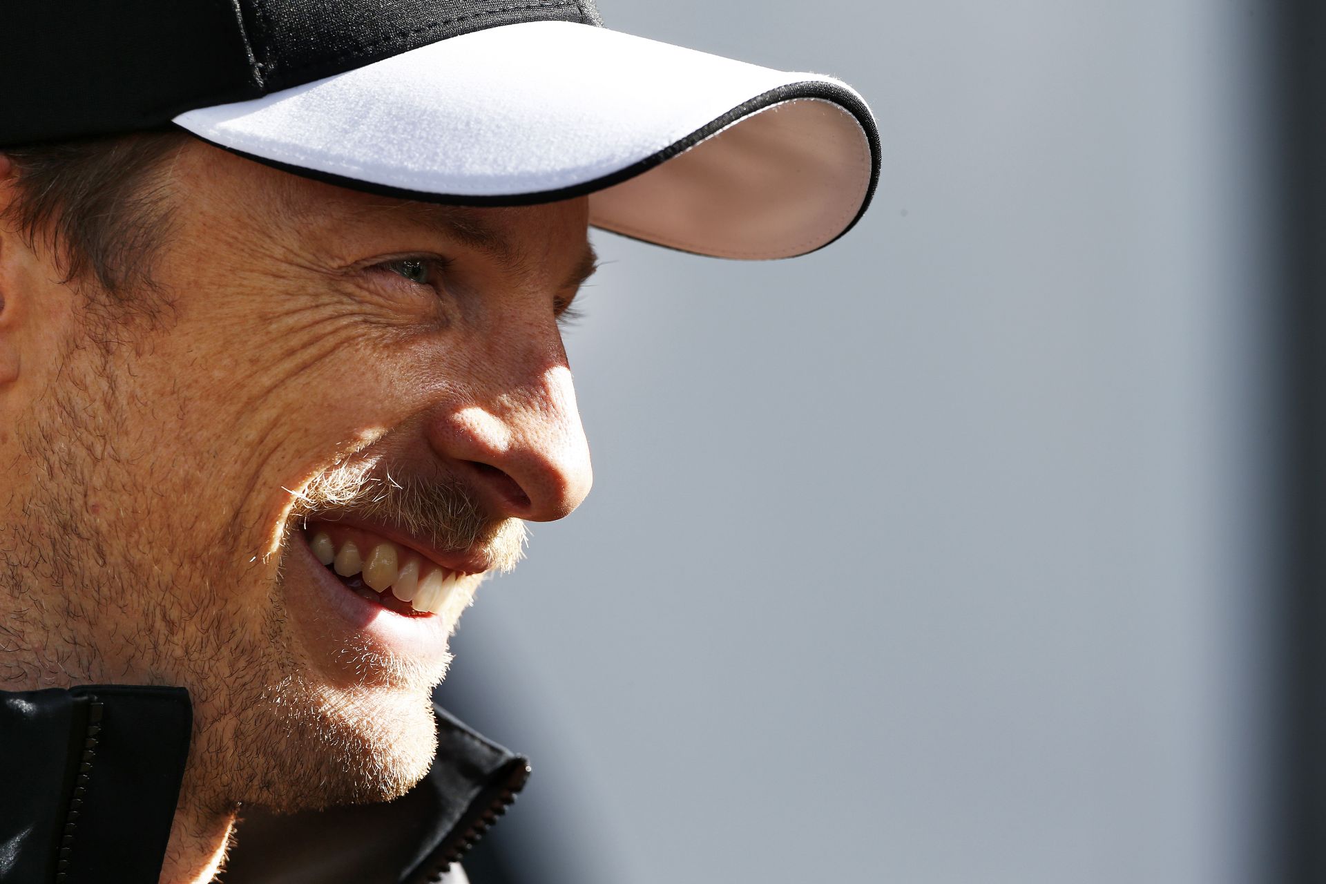 Button nem tart attól, hogy áramütés érné a McLaren volánja mögött