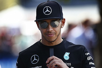 Hamilton közölte a rossz hírt: Az idei Mercedes jobb, mint a tavalyi