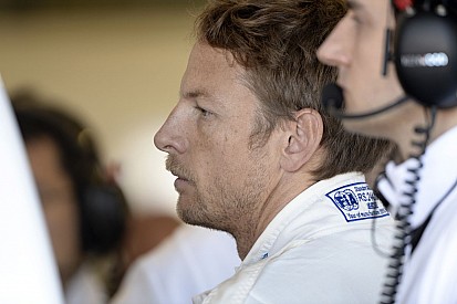 Button: tudom, nagyon le vagyunk maradva