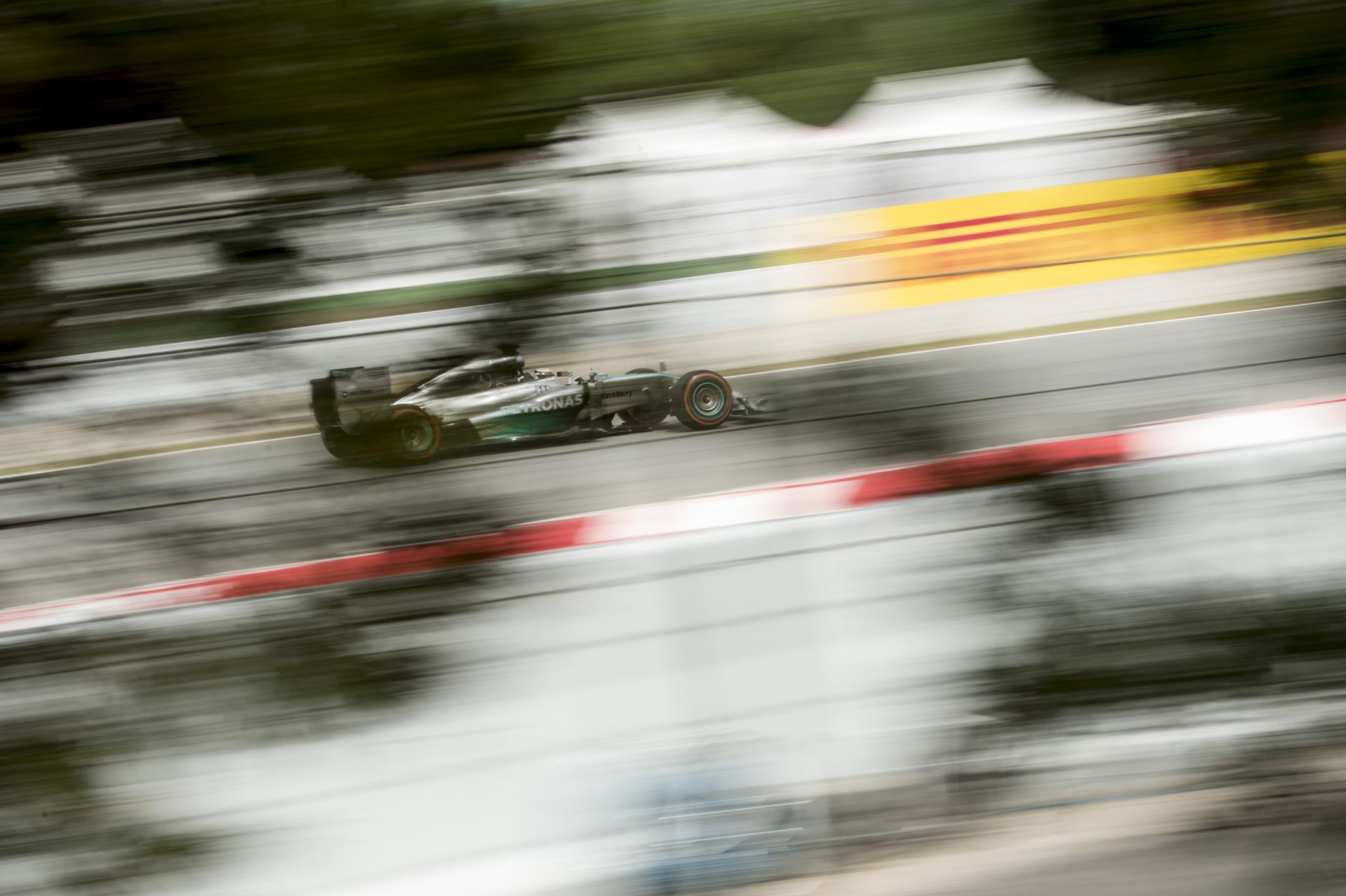 A Mercedes jelenleg nem a Forma-1-ben versenyez