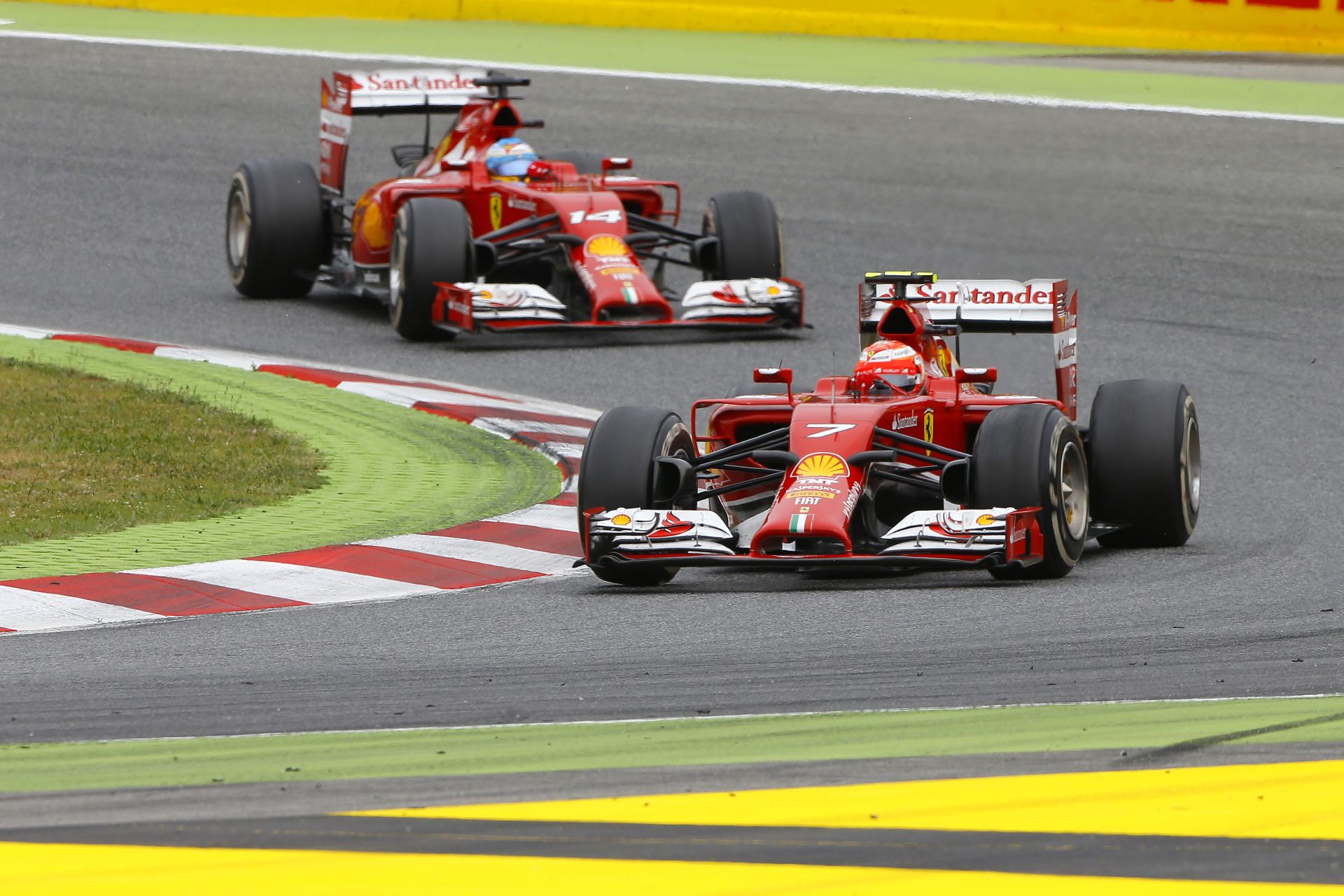 Raikkönen kérdőre vonta a Ferrarit Barcelonában a leintés után: Itt a csapatrádió!