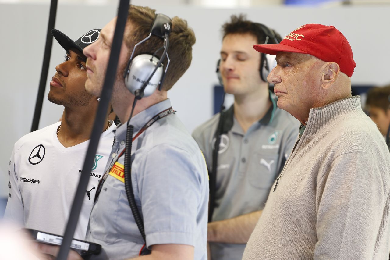 Hamilton újrabútorozta az életét: Lauda a mentor, óvják a britet az aljas környezettől
