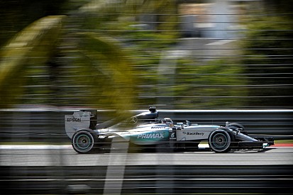 Így megy Hamilton alatt a Mercedes Malajziában