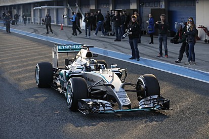 A Mercedes nem ül a babérjain: 2015-ben is remek csata lesz a versenyzőik között