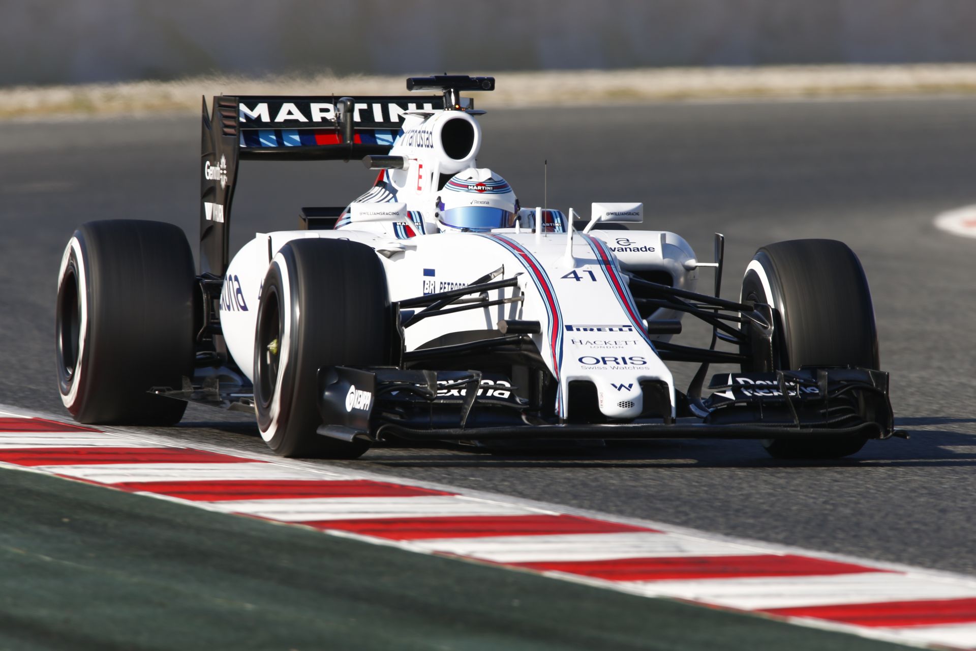 A Williams női tesztpilótája rögtön autót tört Barcelonában