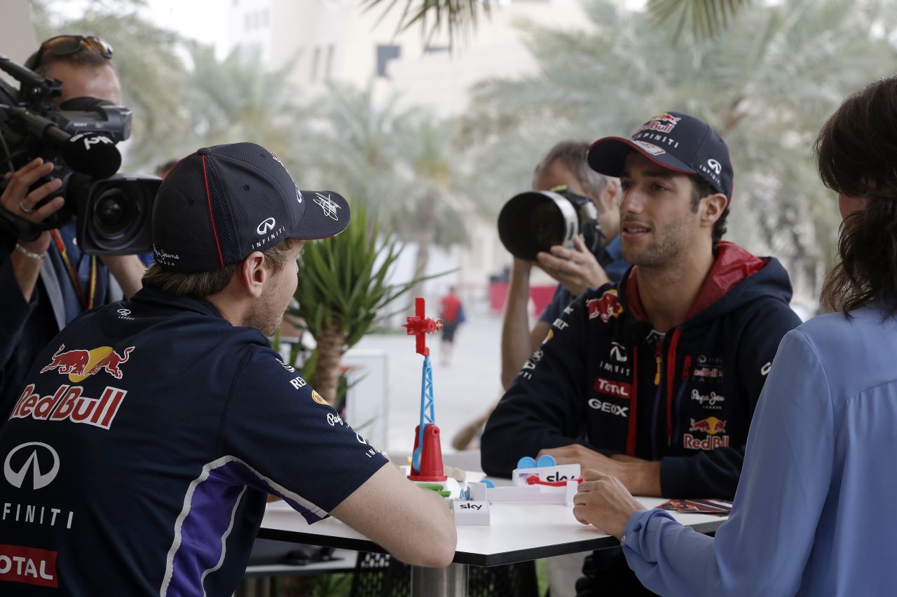 Vettel a fékezések és a kigyorsítások alatt szenved: Ricciardo csak beül, nyomja a gázt