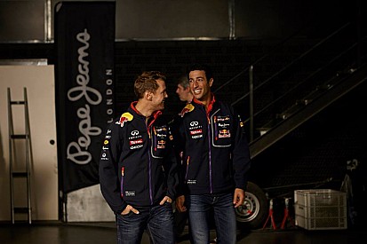 A Red Bull versenyzői a Mercedesre fogadnának - de bíznak a megváltozott RB10-ben