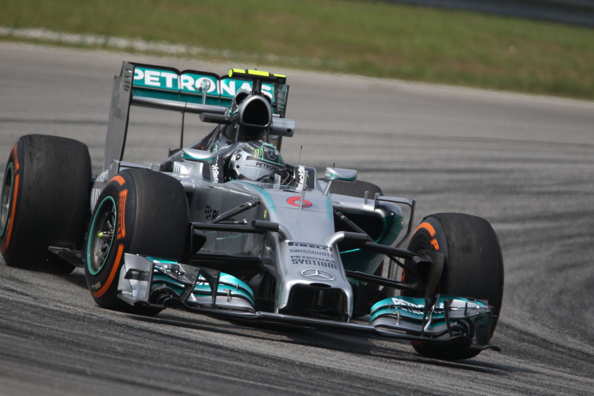 Rosberg nyerte a második edzést Malajziában Raikkönen és Vettel előtt! Darabokra hullik a Lotus
