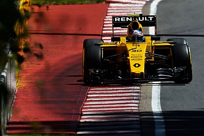 Сложности при атаке поребриков помешали Renault в пятницу