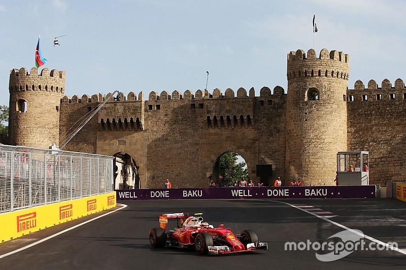 Fotogallery: le F.1 sfrecciano tra i muretti di Baku nelle qualifiche