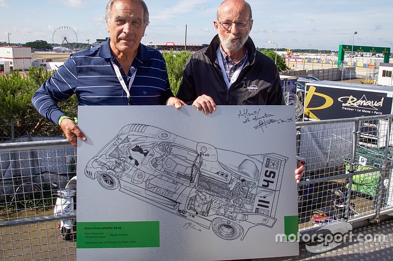 Giorgio Piola regala a Henri Pescarolo il disegno della Matra 1973