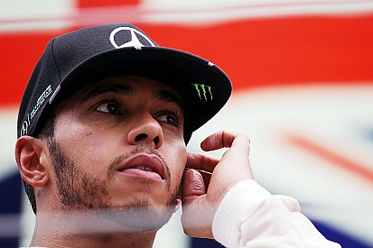 Hamilton duro: "Non ho nulla da discutere o da dire a Nico"