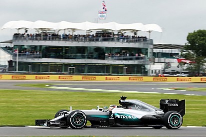 Formel 1 in Silverstone: Lewis Hamilton auch im zweiten Training vorne – Rosberg nur Zuschauer