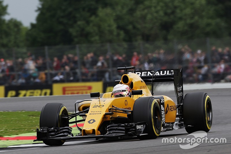 Wedstrijdleiding onderzoekt Magnussen voor ophouden Kvyat