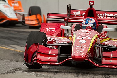 Dixon emocionado; Castroneves, contrariado