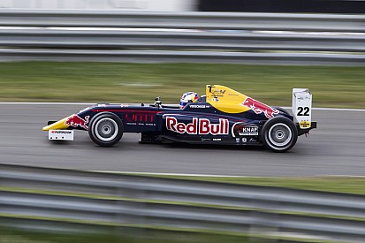 SMP F4 Moskou: Onverslaanbare Verschoor pakt ook pole race 3