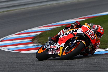 Marquez klokt beste tijd in tweede training op Brno