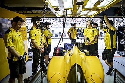 Szirotkin már ismerkedik az F1-es géppel