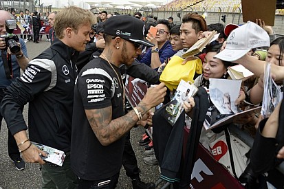 Rosberg és Hamilton sírva röhögte ki a Ferrarit