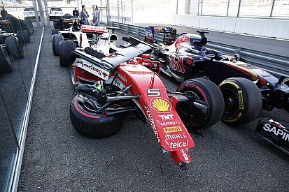 Vettel a Kvyat-lelátó mellett csapódott falba Szocsiban!