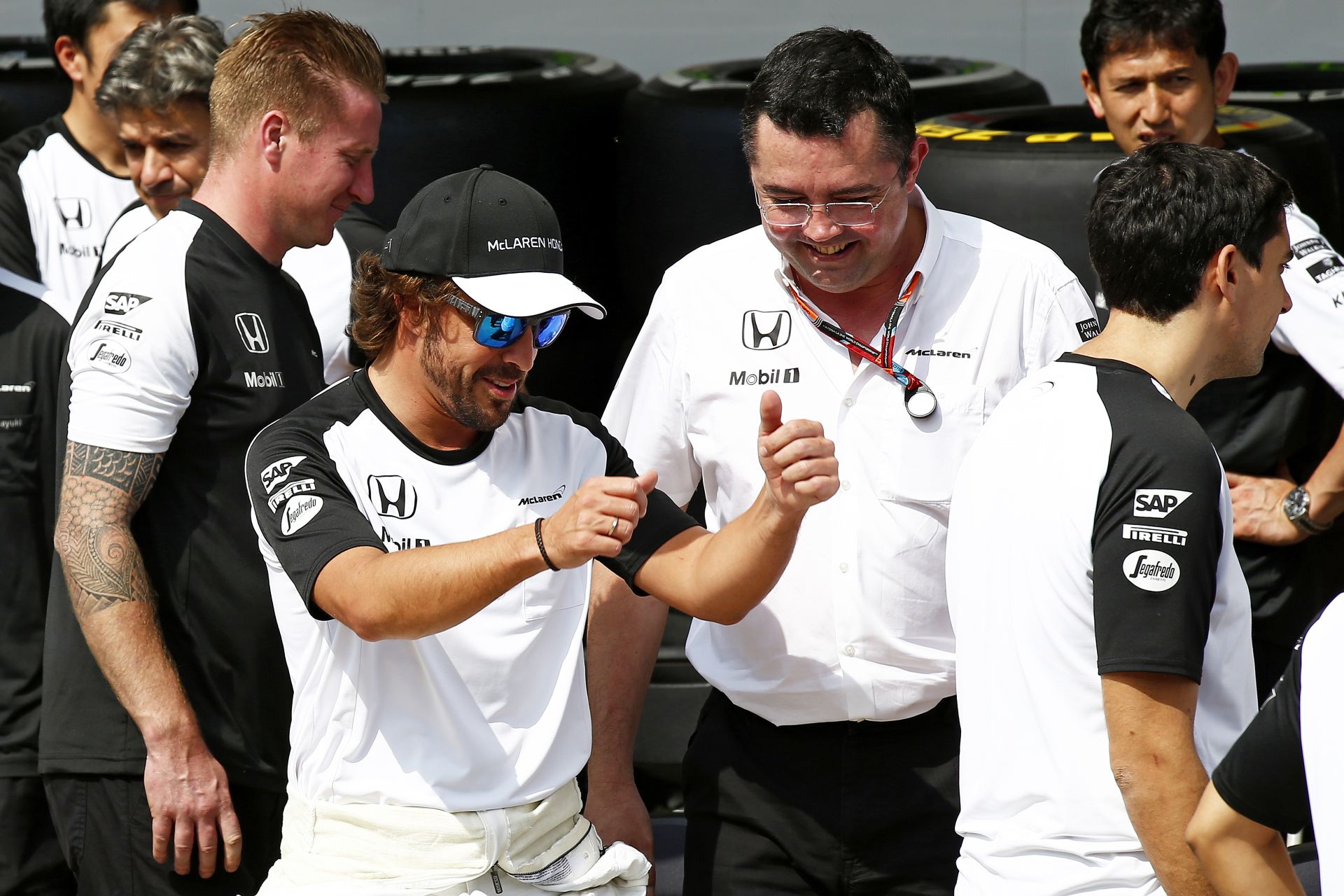 Alonso boldogan körbevideózta a saját múzeumát!