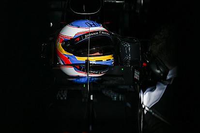 Alonso jó helyre került... Micsoda csajok?!