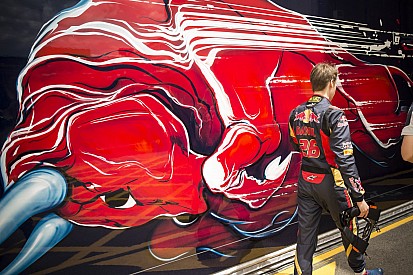 Bármit csinál Kvyat, már elvágta magát a Red Bullnál?!