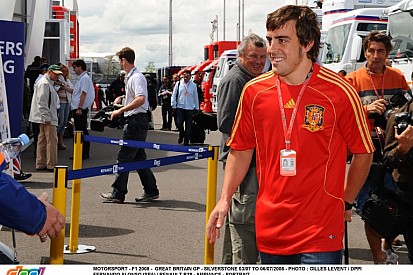 Videón Fernando Alonso hatalmas szabadrúgás gólja