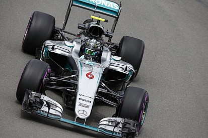 Rosberg motorprobléma miatt félreállt Bakuban!
