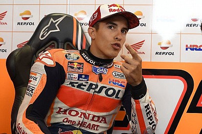 MotoGP: Marquez örömében az asseni dobogón azonnal csajozni kezdett!
