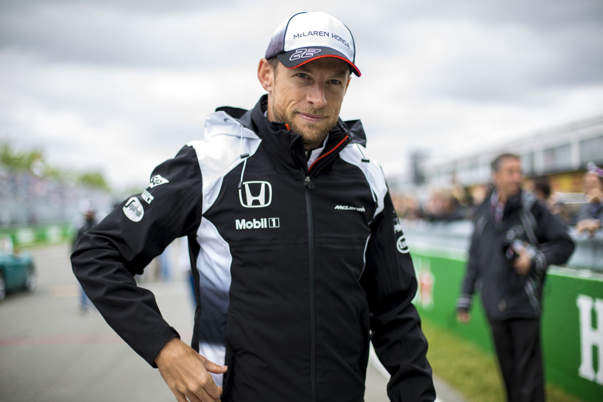 Button belevaló anyukája - elkísérte a fiát Goodwoodba!