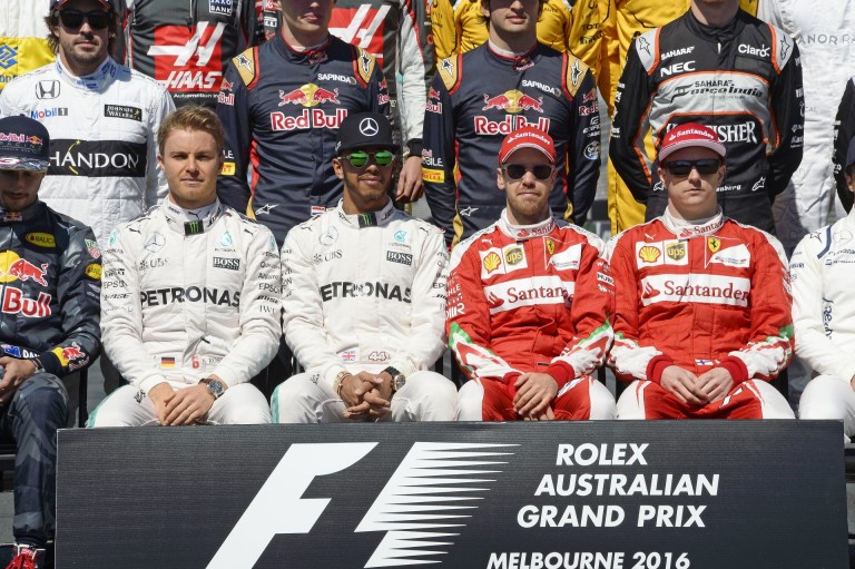 Ez a kép is azt bizonyítja, hogy Kimi és Vettel mennyire jó csapattársak a Ferrarinál
