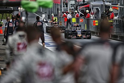 Osztrák Nagydíj időmérő - Q2: Megjött az eső, Mercedes az élen, Alonso dühös