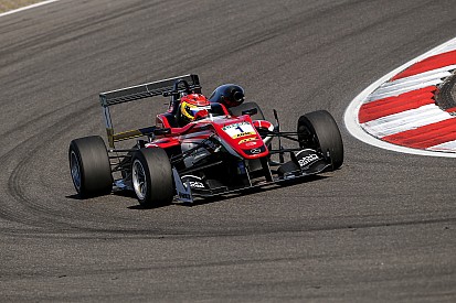 F3 Nürburgring: Stroll dominant naar zege in eerste race