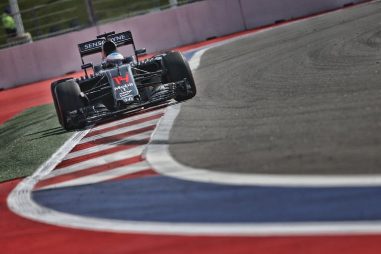 Alonso újabb 15 rajthelyes büntetést kapott Malajziában