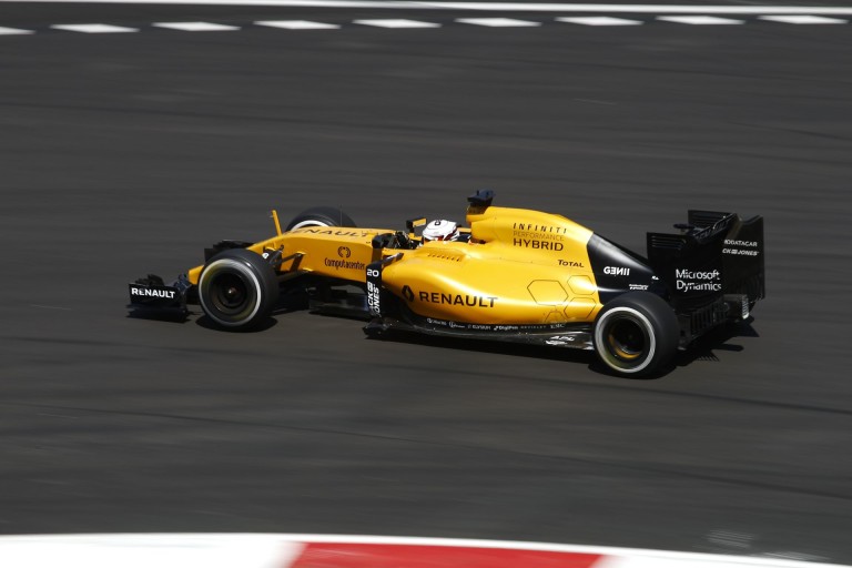 Új pilótákat akar a Renault jövőre: Hülkenberg, Sainz, Bottas…