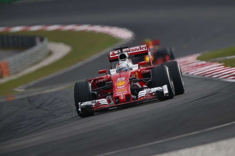 Belső kamerából Vettel becsapódása Rosbergbe: FAIL