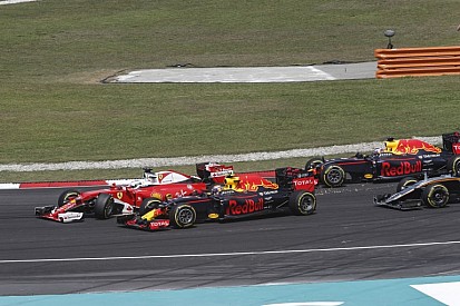 Szavazás: Szerinted ki volt a hibás a Vettel-Rosberg balesetben?