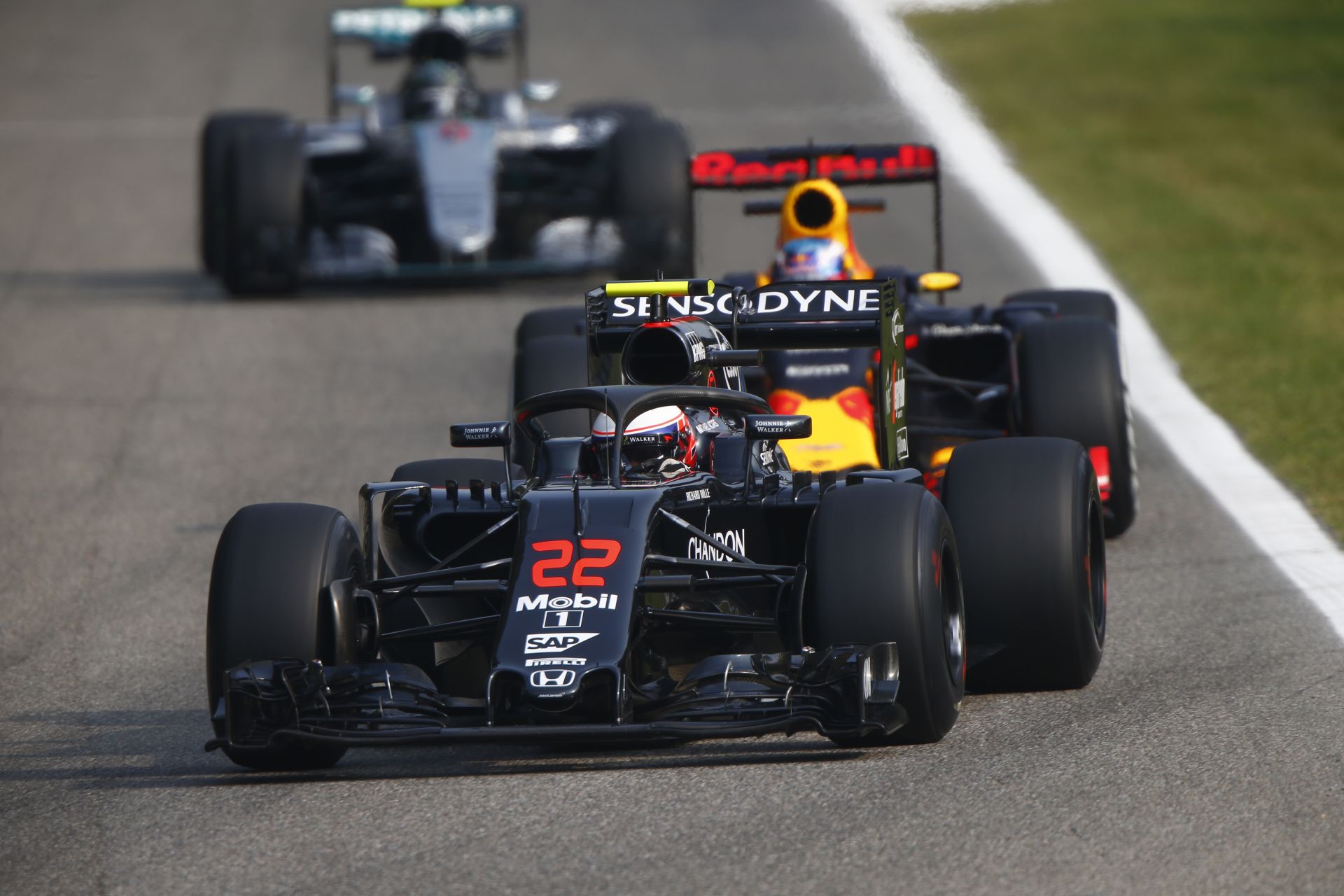 Szingapúrban Alonso fogja tesztelni a halót a McLaren részéről