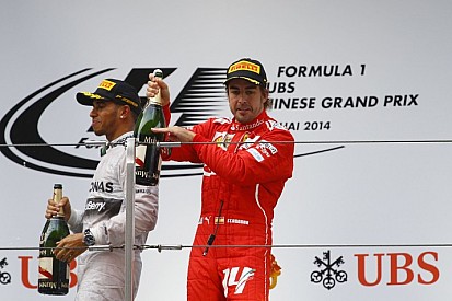 Hamilton megelőzte Alonsót: minden idők harmadik legeredményesebb pilótája