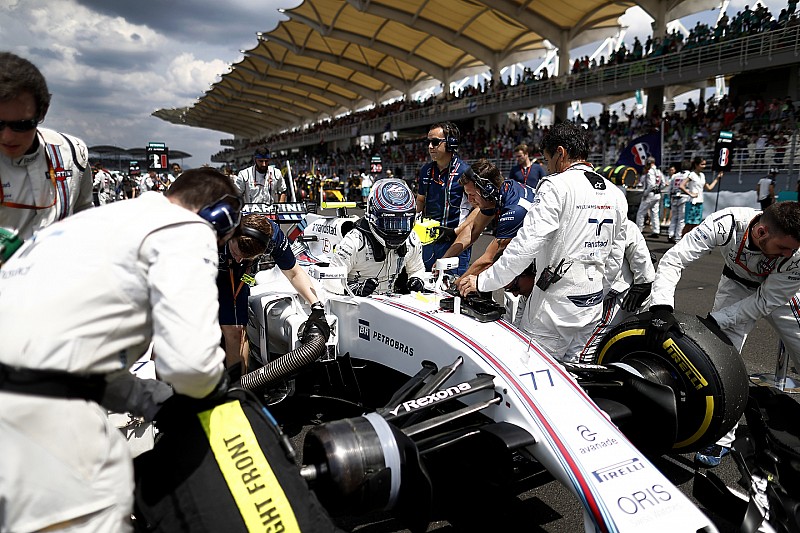 Williams на Сузуці випробує нові ремені безпеки