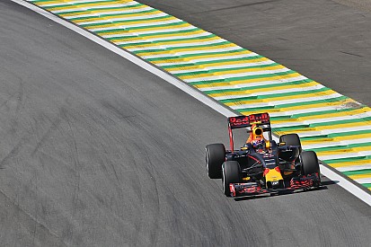 Verstappen fractie langzamer dan Hamilton in eerste training Brazilië