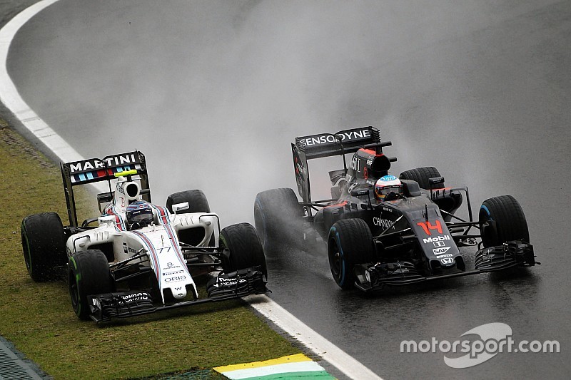 Alonso asegura que parar el GP de Brasil fue
