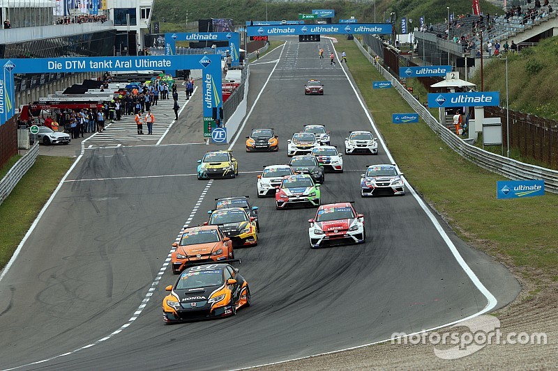 TCR Benelux presenteert kalender voor 2017