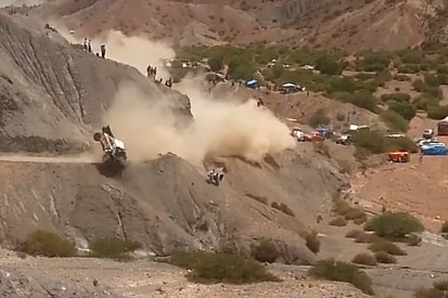 Vídeo: dos tomas del fuerte accidente de Carlos Sainz en el Dakar 2017