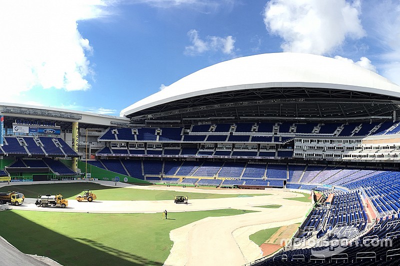 Zeitraffer-Video: So wird ein Baseball-Stadion zur Rennstrecke
