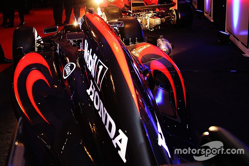 El McLaren MP4-32 supera los crash test