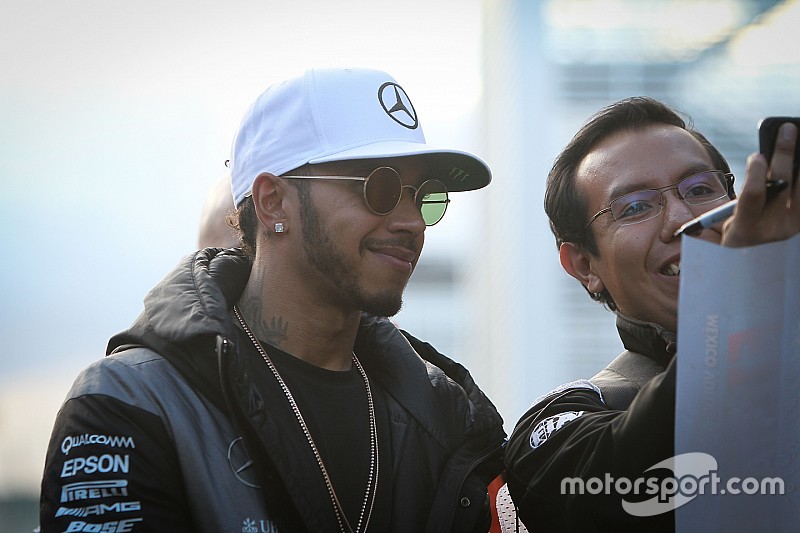 Lewis Hamilton presume nueva aventura extrema