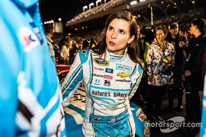 Stewart-Haas demanda a un patrocinador de Danica Patrick
