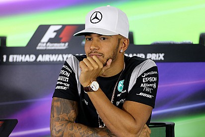 Hamilton lamenta el "triste" espectáculo de los F1 modernos